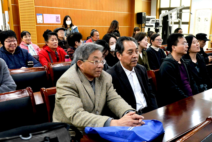 章传金和陈老师.jpg