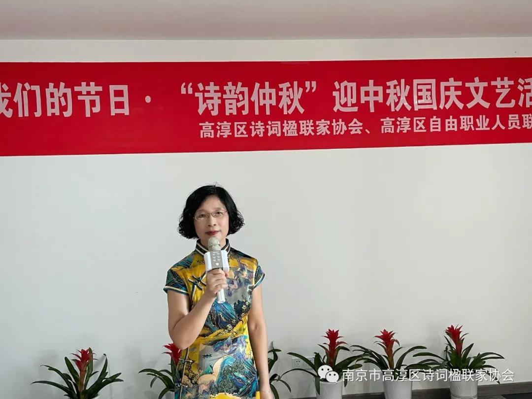 主持陈杏珍.jpg