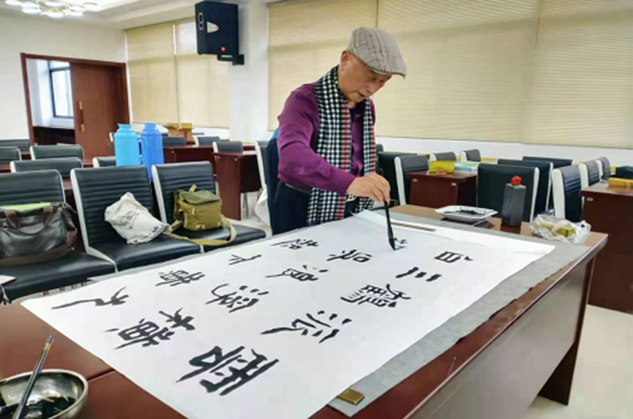 2021.4.2六合诗词协会和程桥街道联合举办书画笔会庆祝建党百年(1)441.png